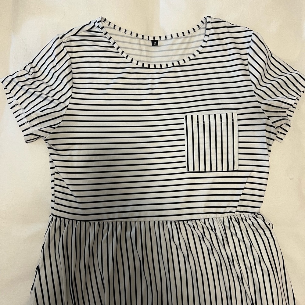 Black and White Striped Dress with Pockets - Size M - Picture 5 of 8
